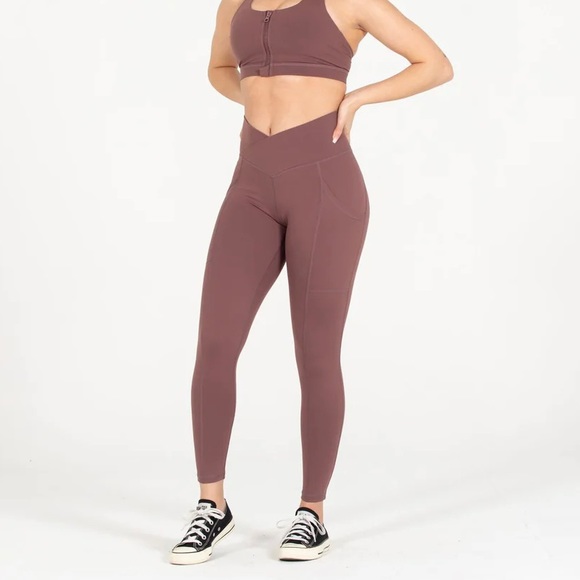 NEW MAUVE FOR THE PEACH CROSSOVER SCRUNCH LEGGINGS WITH POCKETS XS - Picture 3 of 7